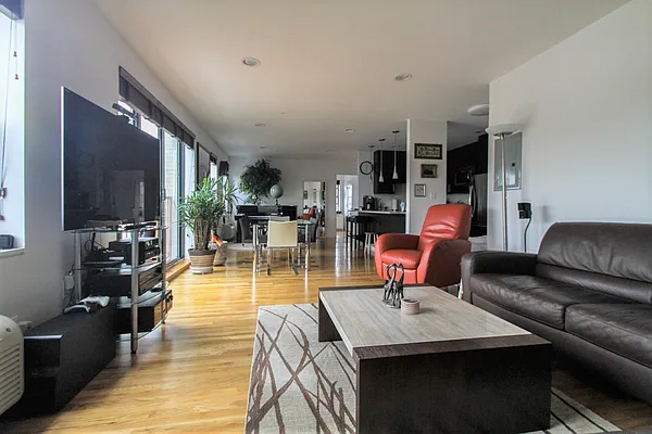 Rented by Douglas Elliman | media 15