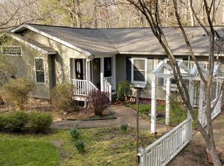 418 Peake Rd, Weems, VA 22576