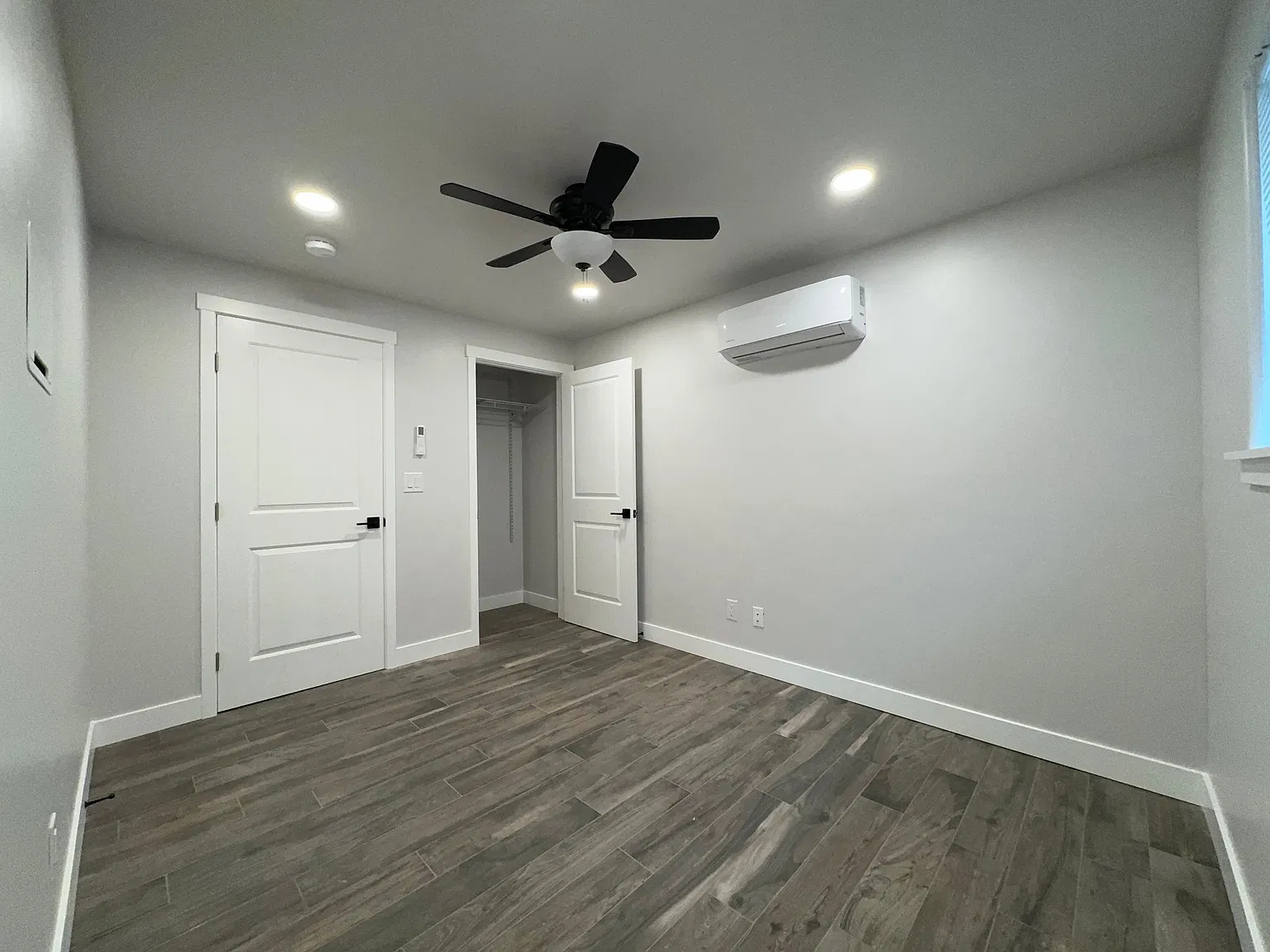 406 Lilac Ln — Photo 4