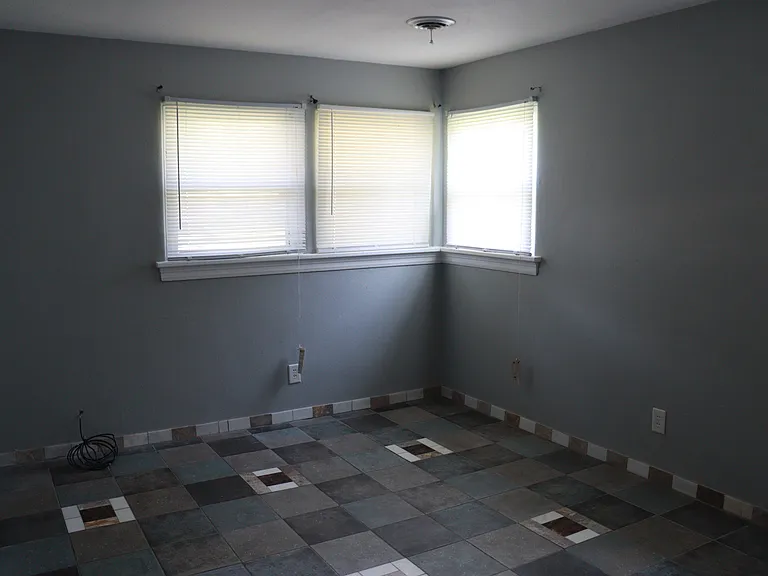 8448 Engler Ave — Photo 10