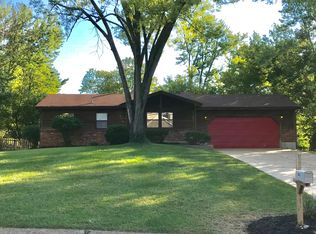 810 Lindell Dr, Ballwin, MO 63011
