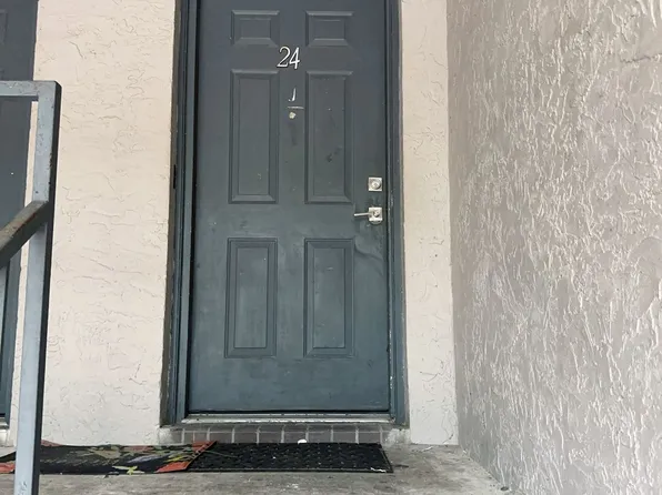 24 N Fairfax Ave, Winter Springs, FL 32708
