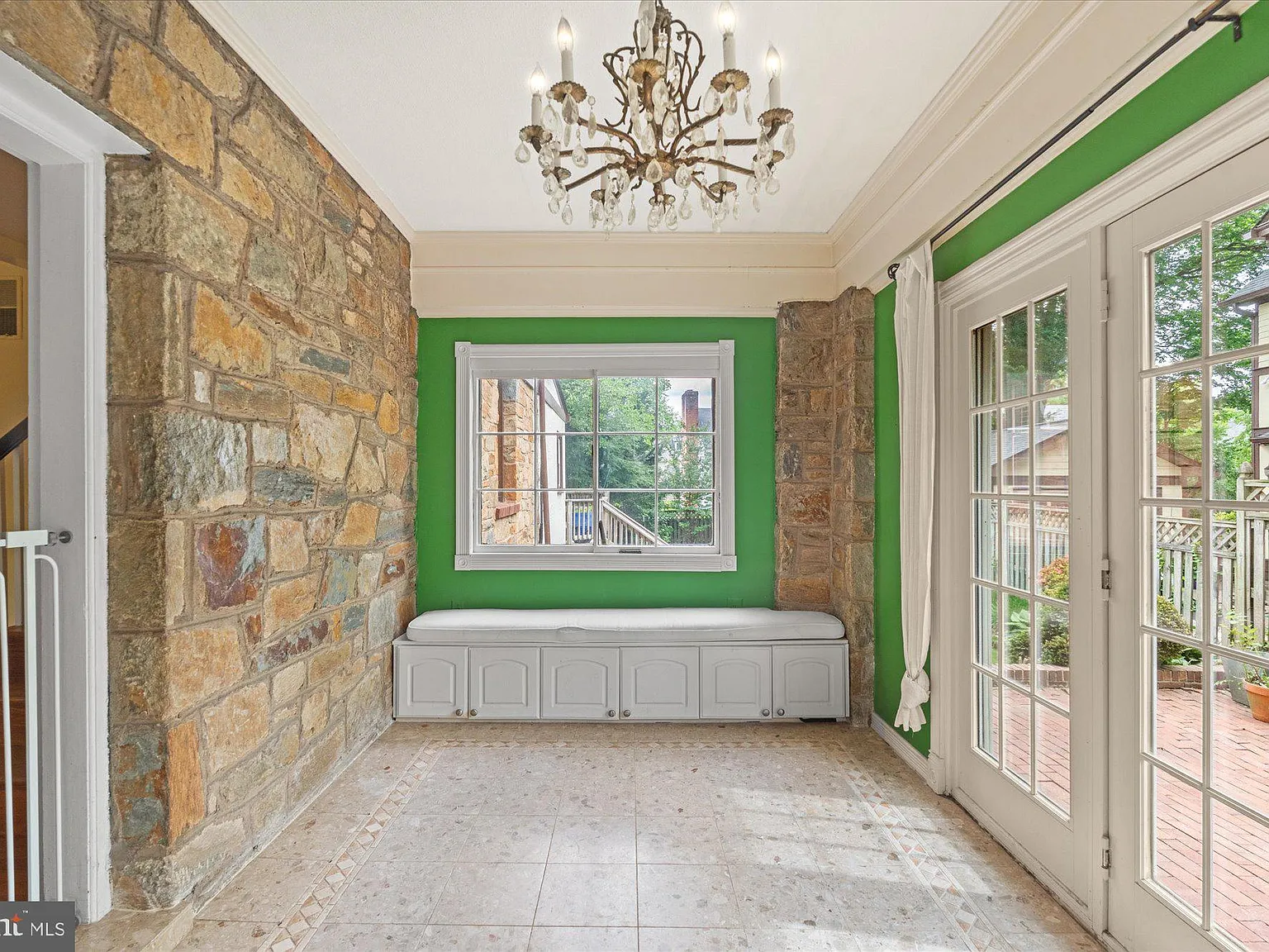 6 bed, 4.5 bath, 2940 sqft, $6,950 — Photo 3