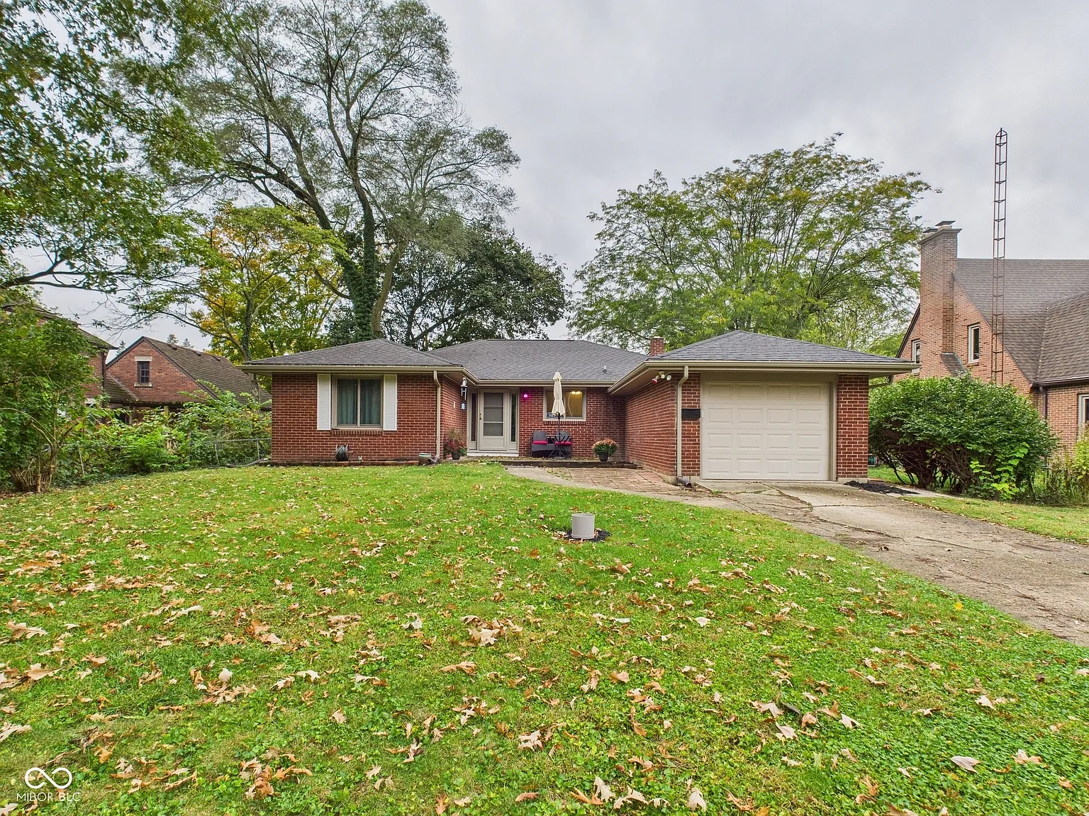 307 N Winthrop Rd photo 1