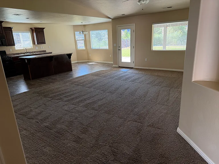 328 E 920 N — Photo 5