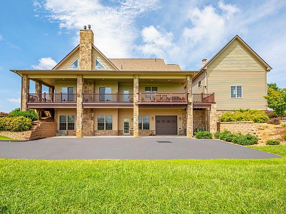2nd image of 875 Princess Dr