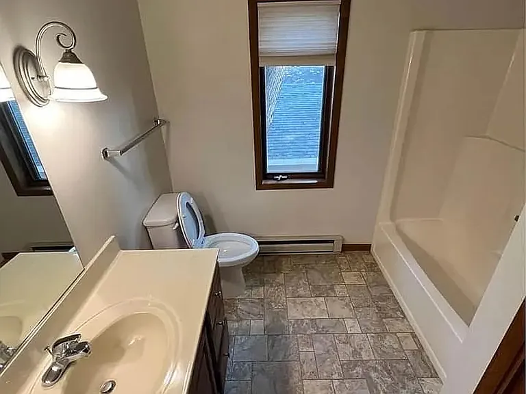 642-648 S 44th Ave — Photo 25