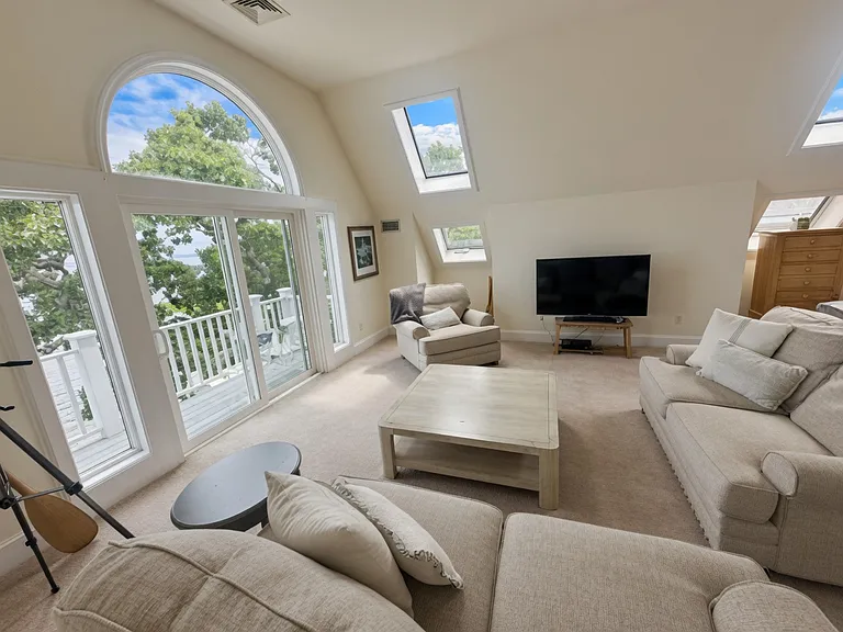 3 E Beach Dr #3 — Photo 4