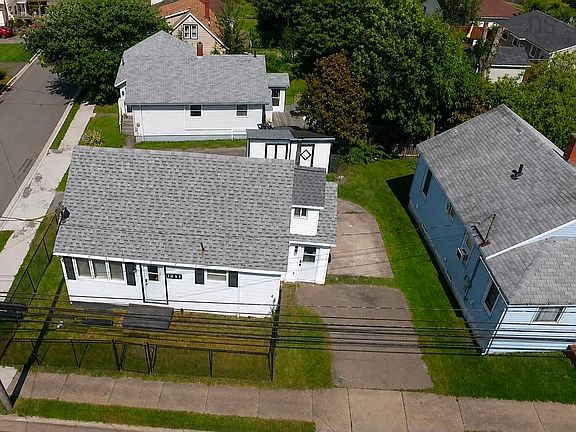 2nd image of 1057 George St