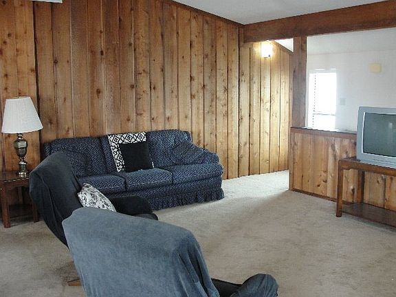 5th image of 114 E Oleander St