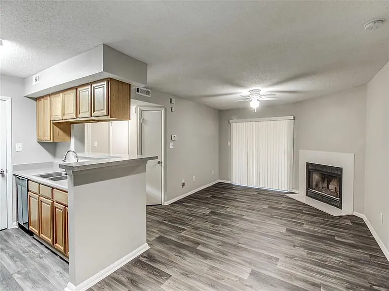 The Hub at 934 Apartments — Photo 27