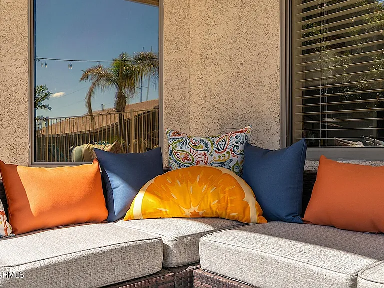 1125 E Irma Ln — Photo 48