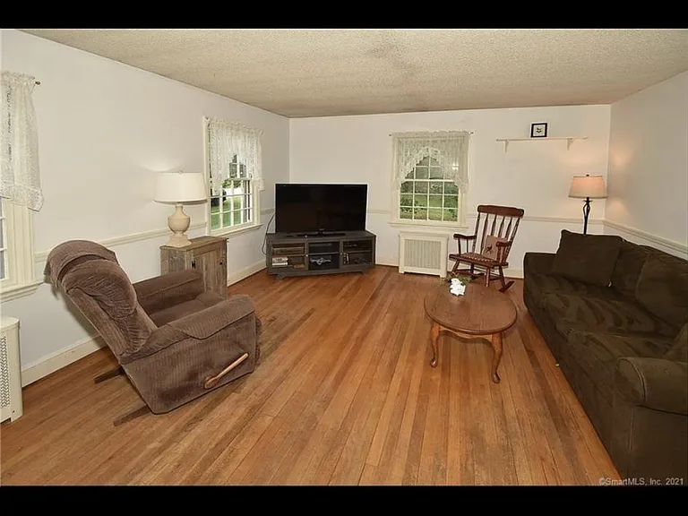 499 N Eagleville Rd — Photo 2
