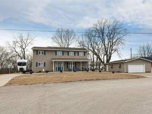 591 Clinton Ave, East Dubuque, IL 61025