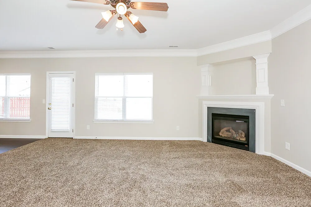 3 bed, 2.5 bath, 2100 sqft, $2,195 — Photo 2