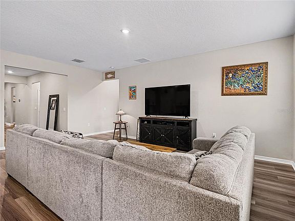 4th image of 293 DAYLILY BOULEVARD