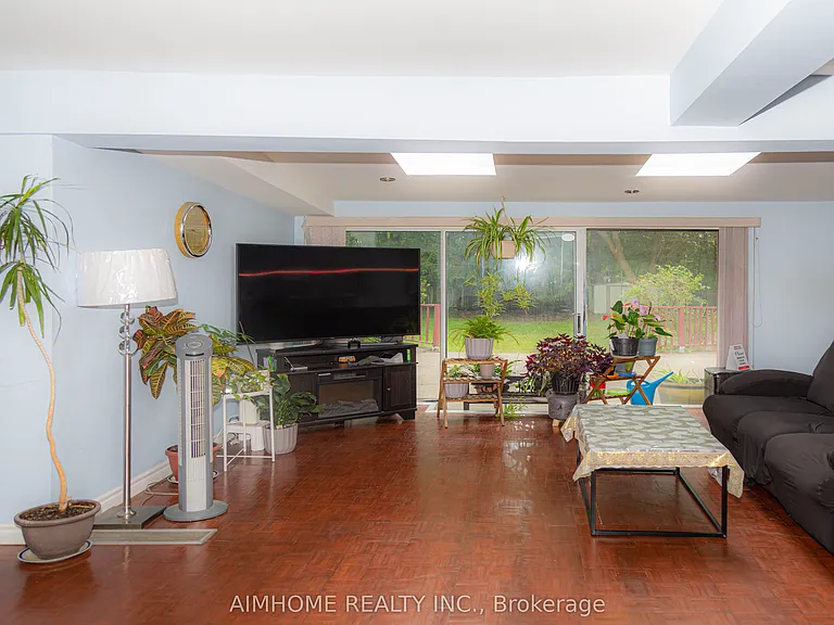 9890 Bayview Ave — Photo 9