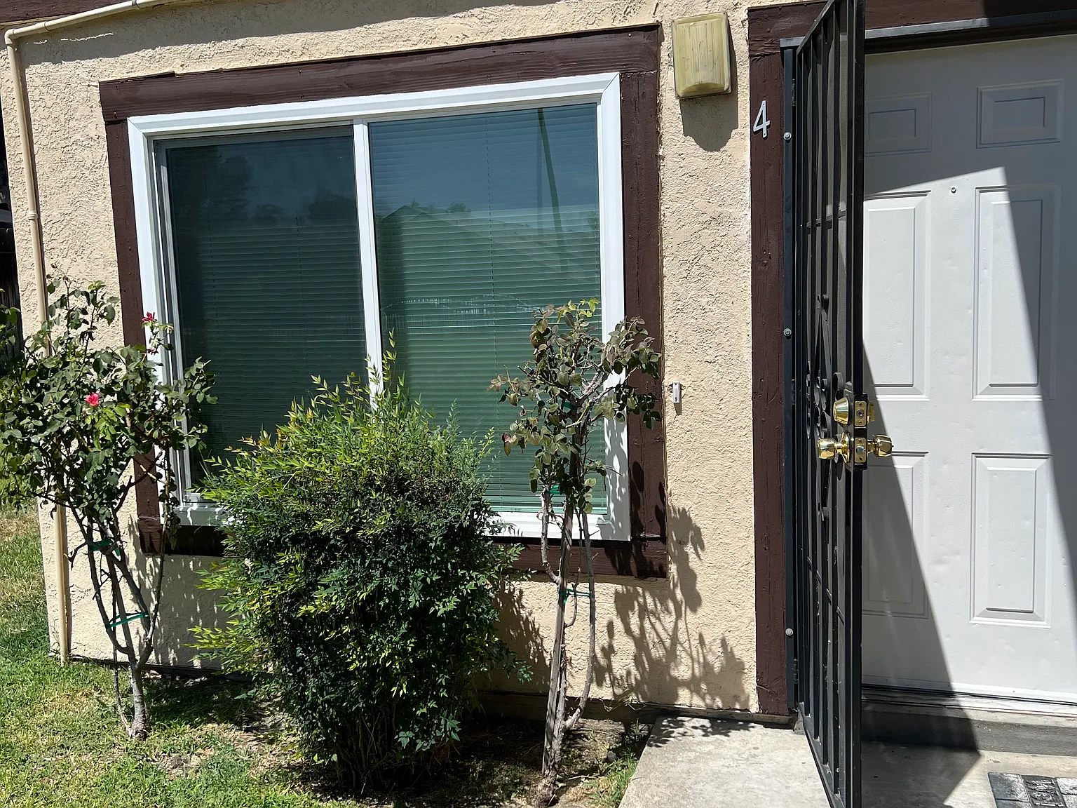 3 bed, 1.5 bath, 1300 sqft, $2,500 — Photo 3
