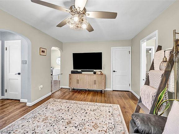 3rd image of 2226 Quayle Dr