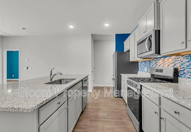 828 Lilyford Ln — Photo 7