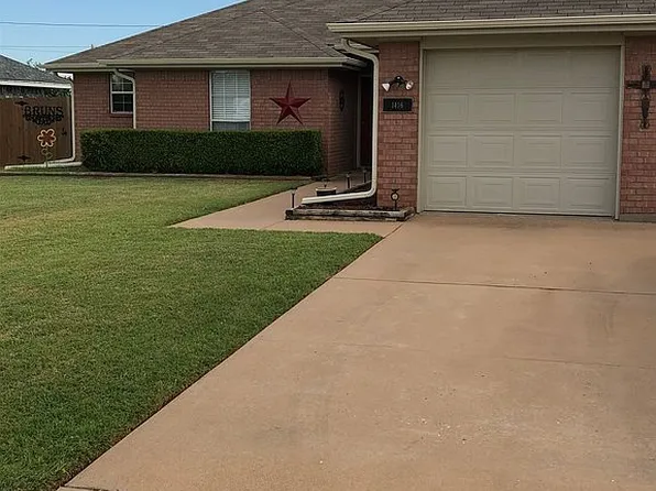 1416 Parliament St, Burkburnett, TX 76354