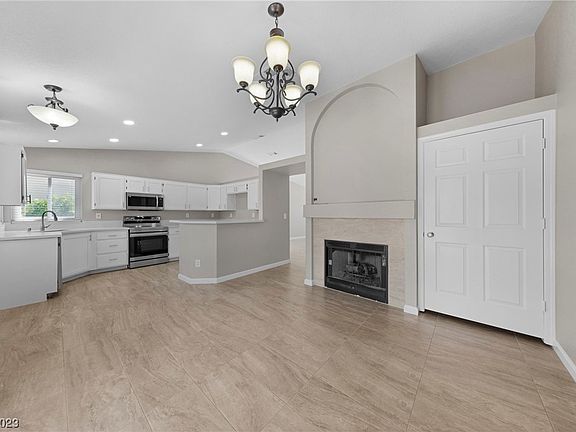 4th image of 912 Serpentina Ave