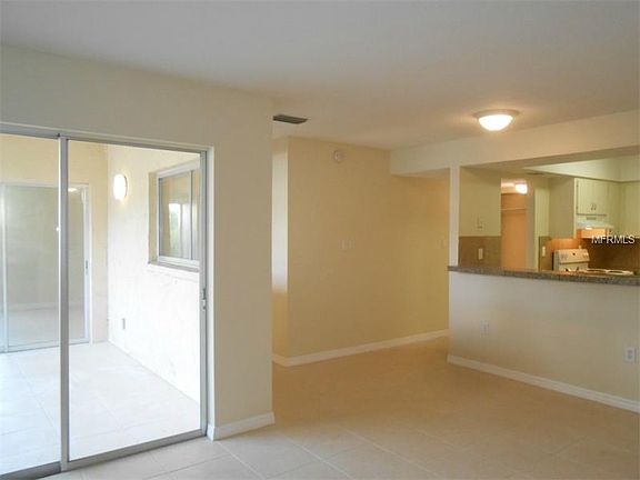 5th image of 2121 Wood St #129