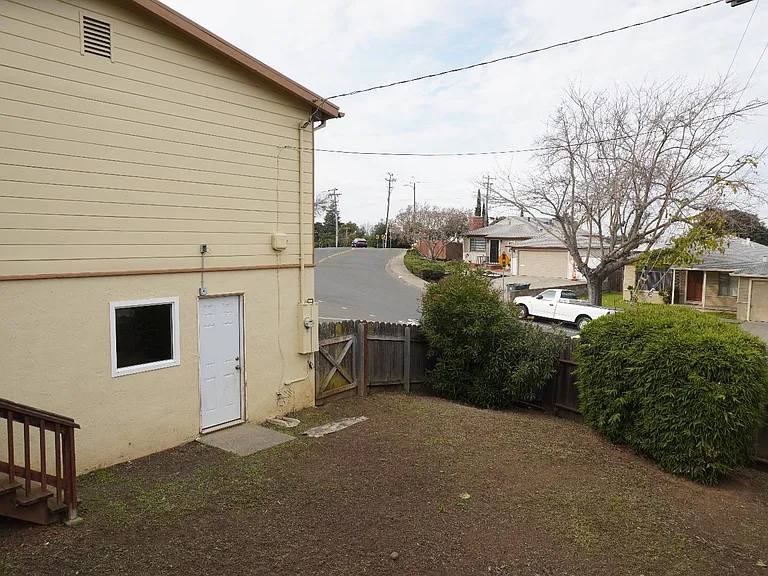 1115 Sereno Dr — Photo 4