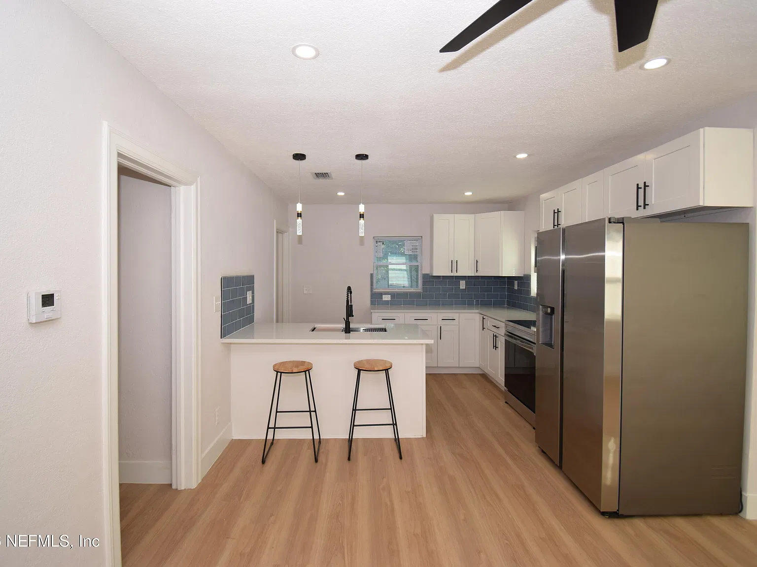 3 bed, 2.0 bath, 967 sqft, $1,600 — Photo 2
