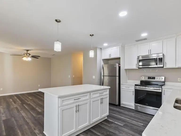 2716 Oak Hammock Dr — Photo 3