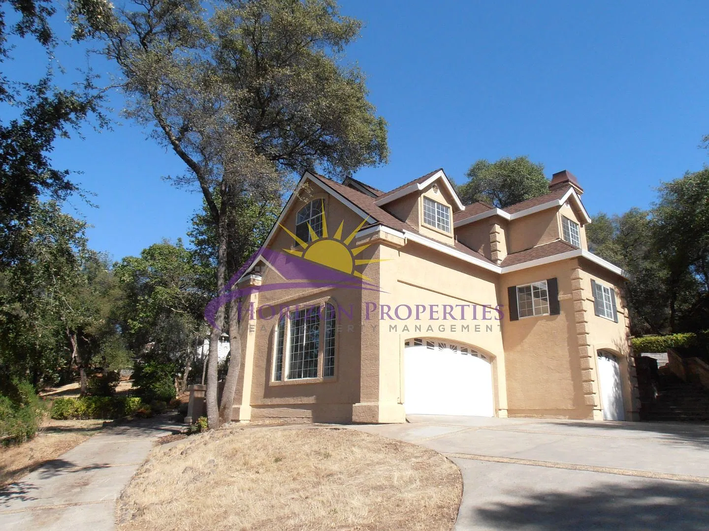 Spacious Unique 4 Bed 3 Bath 3,065sqft Three Story Cameron Park Home — Photo 4