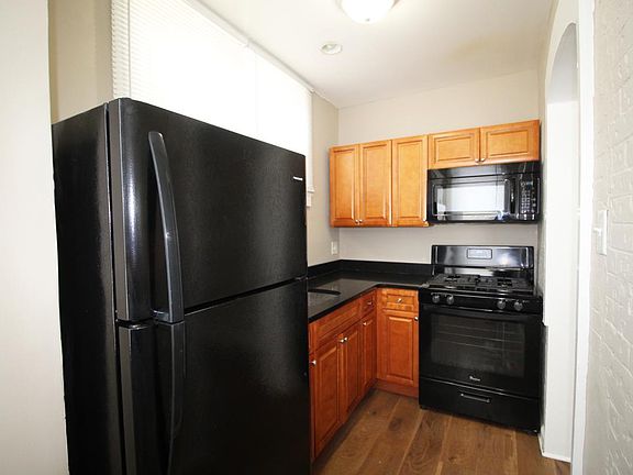 3rd image of 2084 E Monmouth St