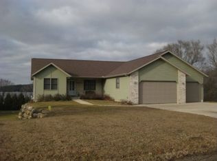 N7285 Circle Dr, Pardeeville, WI 53954