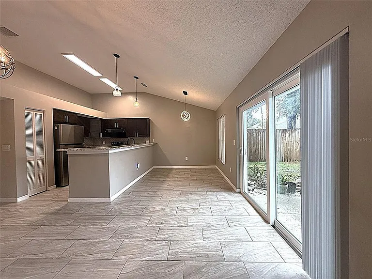 2042 Shadow Pine Dr — Photo 9