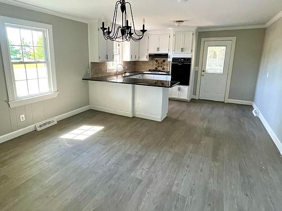 4th image of 7511 Bakertown Road E