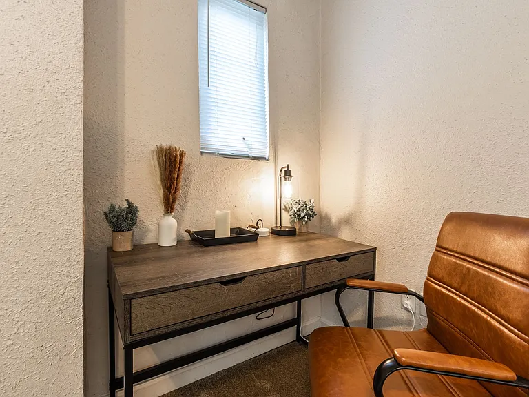 2322 E Carson St — Photo 10