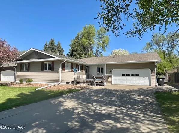908 29th Ave S, Grand Forks, ND 58201