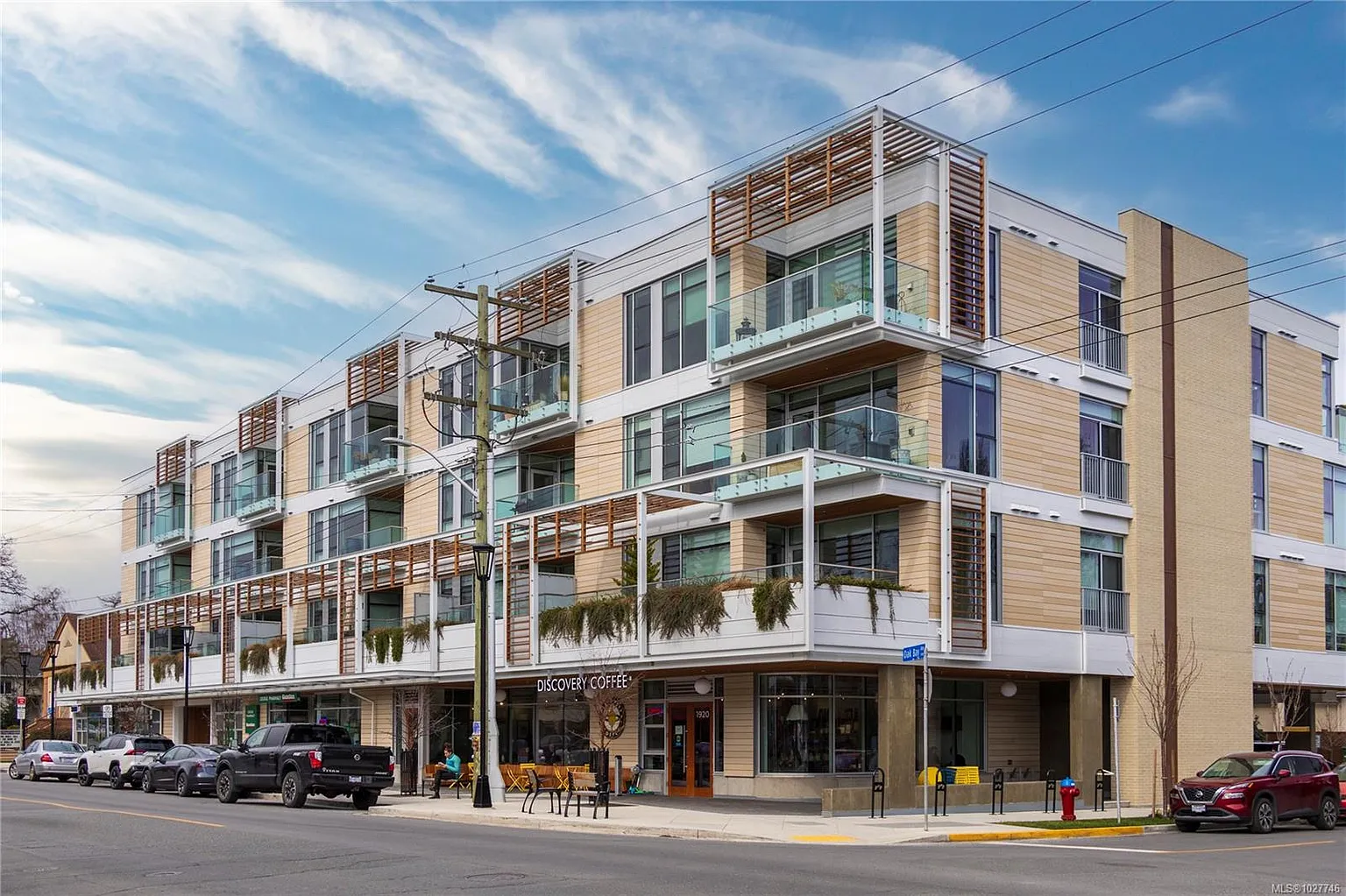 1916 Oak Bay Ave #406 photo 1