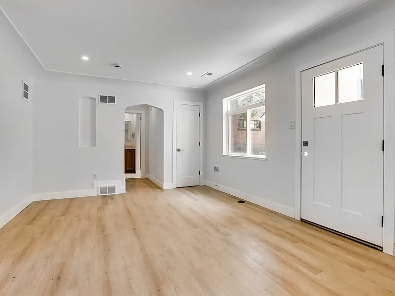 1270 N Logan St #9 — Photo 20