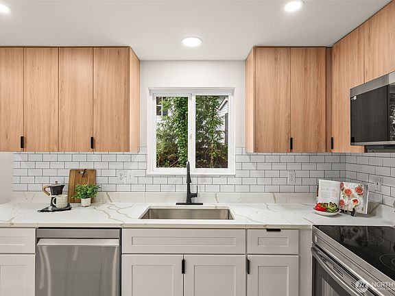 4th image of 7605 NE Hidden Cove Rd