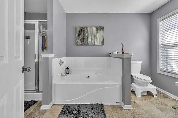 4 bed, 3.5 bath, 2400 sqft, $2,700 — Photo 4