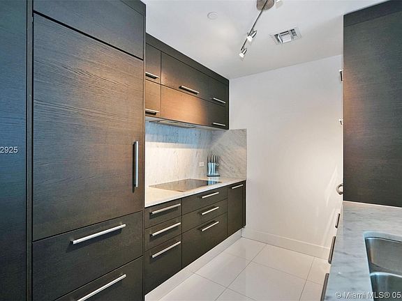 2nd image of 900 Biscayne Blvd APT 5509