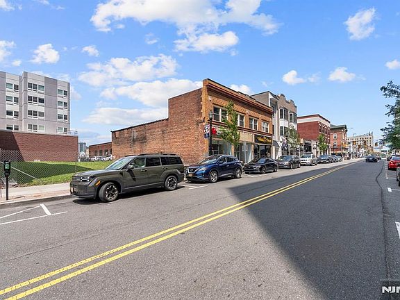 3rd image of 153-155 Main St