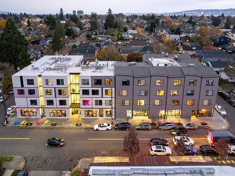 Lyra Apartments — Photo 18