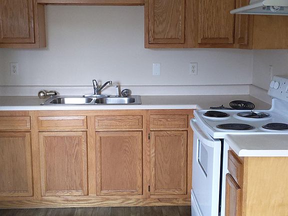 2nd image of 10 Cambridge Dr #14598730
