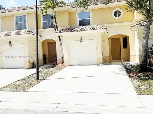 285 River Bluff Ln, Royal Palm Beach, FL 33411