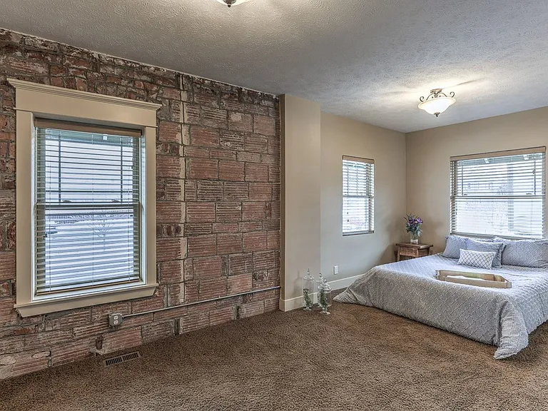 806 Park Ave — Photo 12