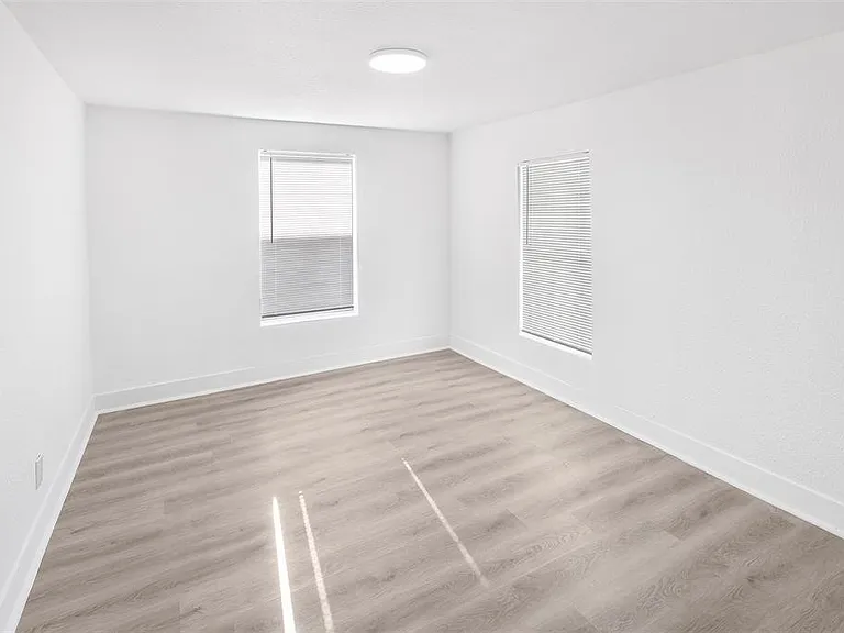 1911 Benson St #2 — Photo 8