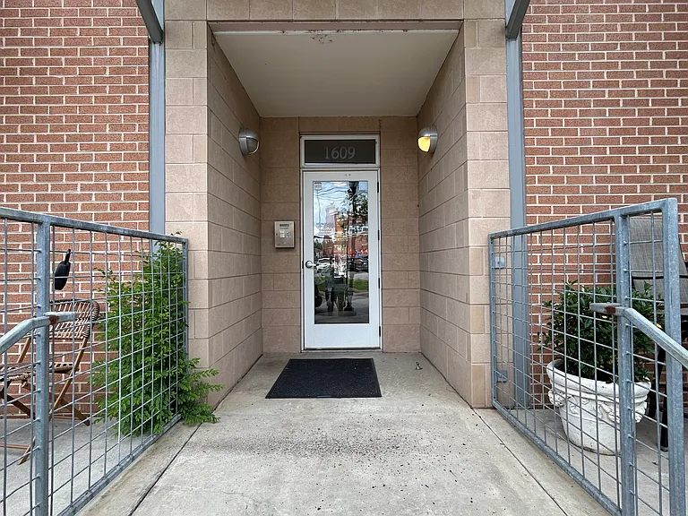 1609 Long St #303 — Photo 16