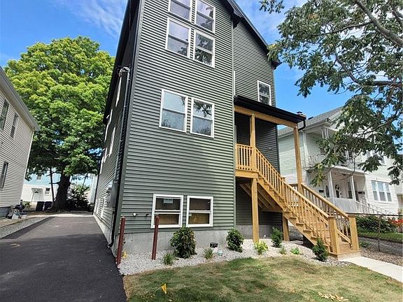 4th image of 32 Pumgansett St